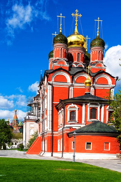 Chiesa San Giorgio Vittorioso Intercessione Della Santissima Theotokos Sulla Collina — Foto Stock