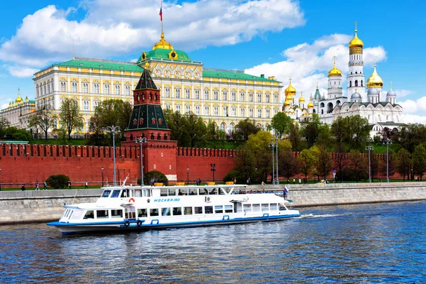 Moscow Rusland Mei 2019 Zicht Het Moskou Kremlin Vanaf Brug — Stockfoto