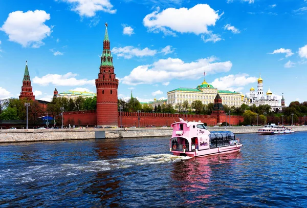 Moscow Rusland Mei 2019 Zicht Het Moskou Kremlin Vanaf Brug — Stockfoto