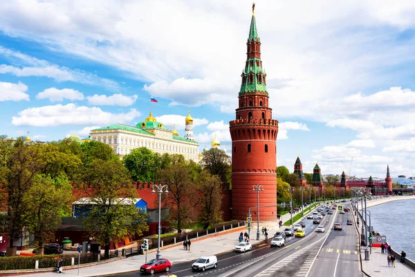 Moskou Kremlin Uitzicht Vanaf Waterkant Rusland Een Zonnige Zomerdag — Stockfoto