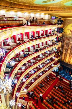 MOSCOW, RUSSIA - 3 Mayıs: Bolşoy Tiyatrosu, 1895 yılında mimar Alberto Cavos tarafından yapılan Moskova, Rusya 'daki tarihi bir bale ve opera tiyatrosu..