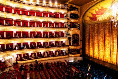 MOSCOW, RUSSIA - 3 Mayıs: Bolşoy Tiyatrosu, 1895 yılında mimar Alberto Cavos tarafından yapılan Moskova, Rusya 'daki tarihi bir bale ve opera tiyatrosu..