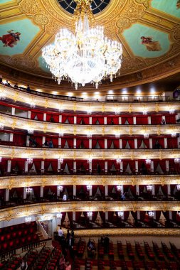 MOSCOW, RUSSIA - 3 Mayıs: Bolşoy Tiyatrosu, 1895 yılında mimar Alberto Cavos tarafından yapılan Moskova, Rusya 'daki tarihi bir bale ve opera tiyatrosu..
