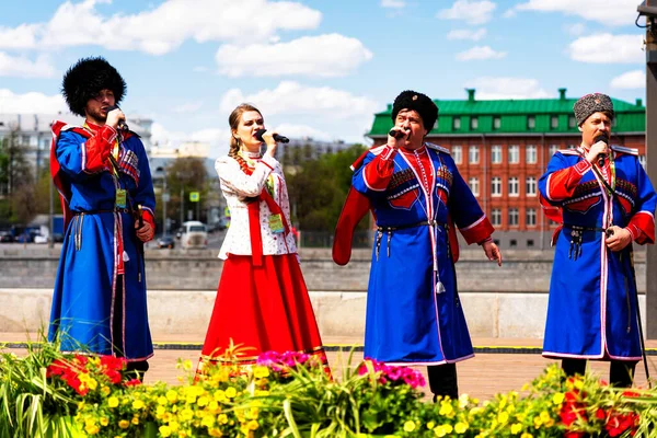 モスクワ ロシア 5月5 2019 モスクワ祭りで曲を演奏するアーティスト モスクワ春のカペラ — ストック写真