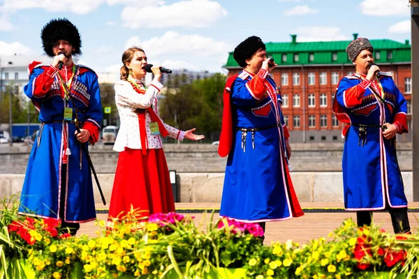 モスクワ ロシア 5月5 2019 モスクワ祭りで曲を演奏するアーティスト モスクワ春のカペラ — ストック写真