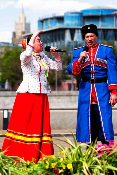モスクワ ロシア 5月5 2019 モスクワ祭りで曲を演奏するアーティスト モスクワ春のカペラ — ストック写真