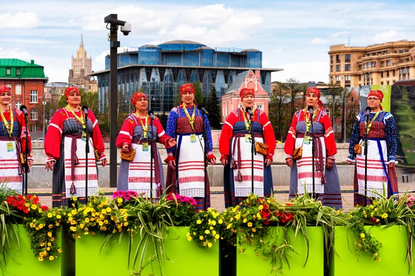 モスクワ ロシア 5月5 2019 モスクワ祭りで曲を演奏するアーティスト モスクワ春のカペラ — ストック写真