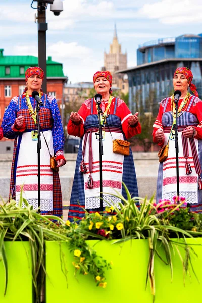 モスクワ ロシア 5月5 2019 モスクワ祭りで曲を演奏するアーティスト モスクワ春のカペラ — ストック写真