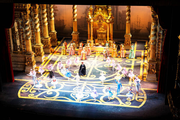 МОСКВА, РОССИЯ - 3 мая: Большой театр - исторический театр балета и оперы в Москве, Россия, интерьерный зал архитектора Альберто Кавоса в 1895 году. Отображается пьеса "Спящая красавица"
.