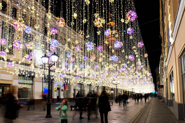 Moscow Russia May 2019 크리스마스와 기념행사 전구로 장식된 Vetoshny Lane — 스톡 사진