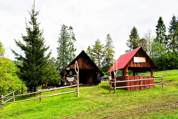 Jaworki Polônia Junho 2019 Cabana Pastores Entre Paisagens Montanhas Panorama — Fotografia de Stock