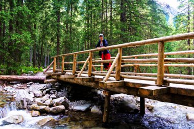 Yüksek Tatras Dağları, Preov Bölgesi 'nde Slovakya sınırı boyunca uzanan ve Polonya' nın güneyinde bulunan bir dağ silsilesidir..