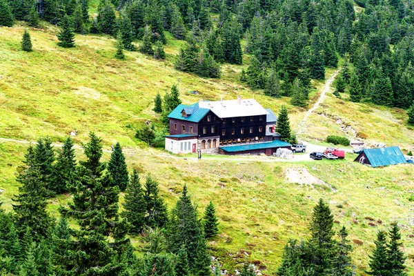 チェコのマウンテンホテルMartinova Bouda クルコノス島の国立公園 クルコノセ ポーランド語 Karkonosze とスデーツ山脈の一部 — ストック写真