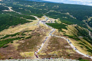 Mount Sniezka, Çek-Polonya sınırında en yüksek Sudetes en yüksek dağ altında geçmek