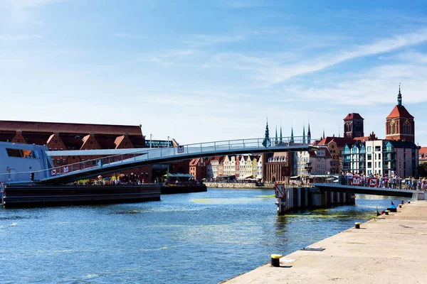 Gdansk Poland Aug 2019 Traditional Riverfront Buildings Old Crane Old — Stock Photo, Image