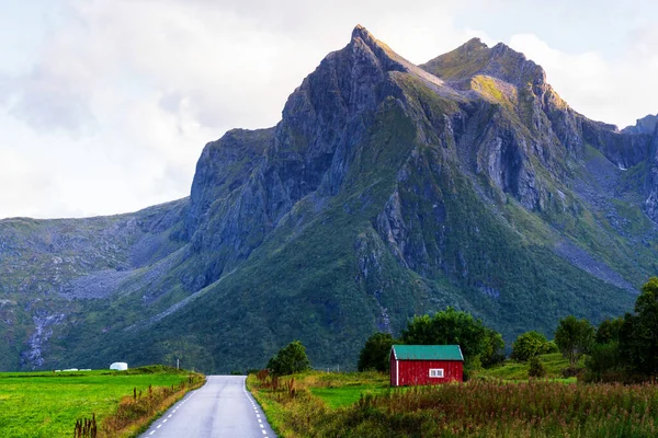 Tradizionale Casa Estiva Legno Nordico Nell Arcipelago Lofoten Norvegia — Foto Stock