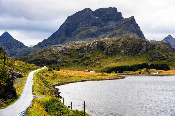 Una Vista Típica Bahía Lofoten Escena Hermoso Día Idílico Con —  Fotos de Stock