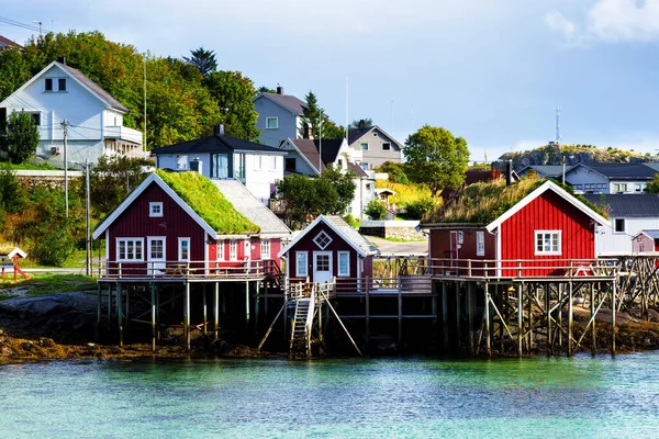 Paisagem Costeira Norueguesa Com Uma Típica Casa Vermelha Casas Vermelhas — Fotografia de Stock