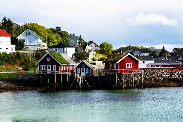 Paisagem Costeira Norueguesa Com Uma Típica Casa Vermelha Casas Vermelhas — Fotografia de Stock