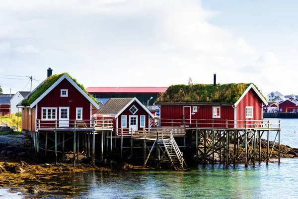 Paisagem Costeira Norueguesa Com Uma Típica Casa Vermelha Casas Vermelhas — Fotografia de Stock