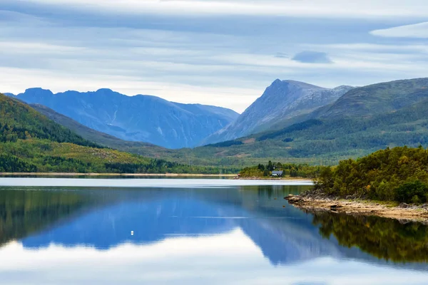 Een Typisch Uitzicht Het Meer Van Lofoten Scene Een Mooie — Stockfoto