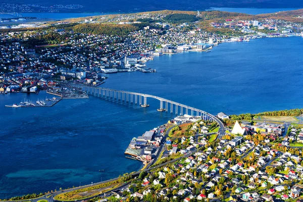 北部ノルウェーのトロムソ町の美しい秋の風景のトップビュー 人気の北部ライト観光地 — ストック写真