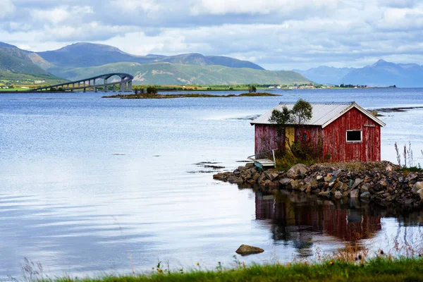 Paisaje Costero Noruego Con Una Típica Casa Roja Las Casas — Foto de Stock