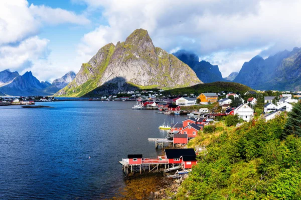 Reine Lofoten Νορβηγία Χωριό Reine Κάτω Από Ένα Ηλιόλουστο Μπλε — Φωτογραφία Αρχείου