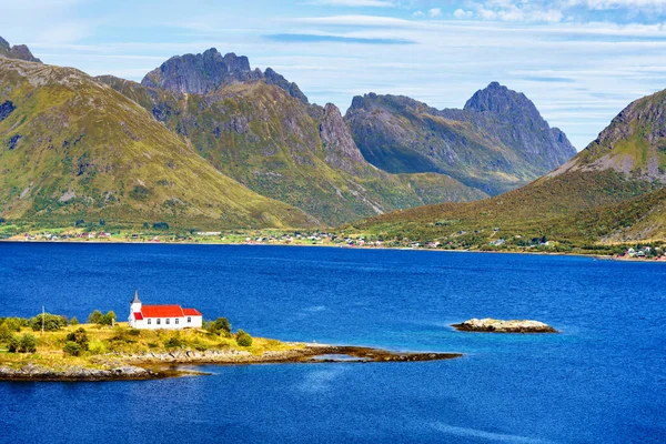 Μια Τυπική Θέα Lofoten Κόλπο Σκηνή Μια Υπέροχη Ειδυλλιακή Μέρα — Φωτογραφία Αρχείου