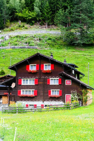 スイスの素晴らしい自然と建築 — ストック写真
