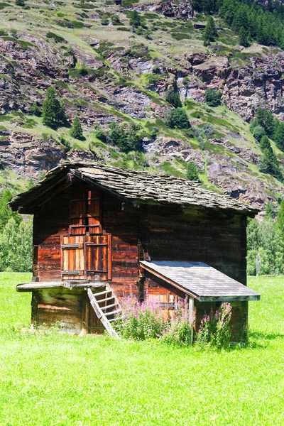 스위스 알프스산맥 의작은 마을에 — 스톡 사진