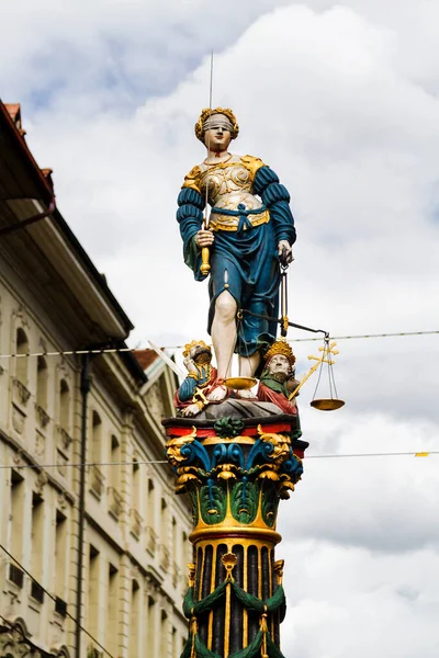 Estátua Themis Centro Histórico Berna Suíça — Fotografia de Stock