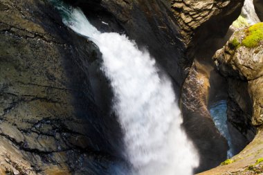 Trummelbach Şelalesi, Lauterbrunnen Vadisi 'ne akıyor, Bern Kantonu, İsviçre.