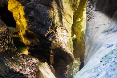 Trummelbach Şelalesi, Lauterbrunnen Vadisi 'ne akıyor, Bern Kantonu, İsviçre.