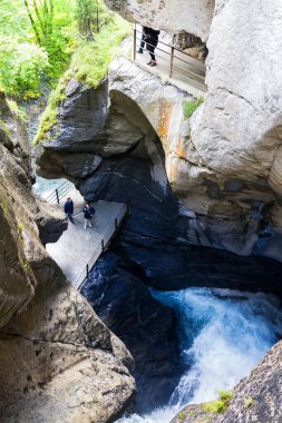 Trummelbach Şelalesi, Lauterbrunnen Vadisi 'ne akıyor, Bern Kantonu, İsviçre.