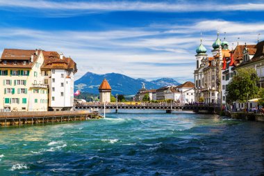 Lucerne, İsviçre 'de nehir kenarı