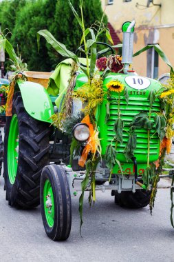 GOCZALKOWICE, POLAND - 14 EYLÜL: Hasat festivalinde eski tarım makinelerinin sergilenmesi, Silezya, Polonya.