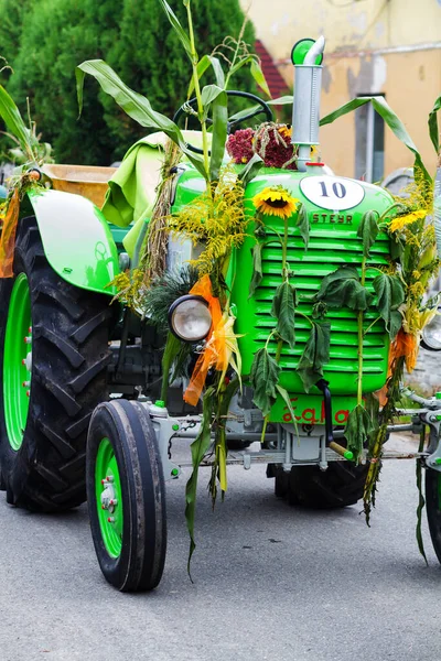 GOCZALKOWICE, POLAND - 14 EYLÜL: Hasat festivalinde eski tarım makinelerinin sergilenmesi, Silezya, Polonya.
