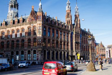 AMSTERDAM, NETHERLANDS - 08 Kasım 2014 'te Amsterdam' da Magna Plaza. Ana postanenin eski binası. Bugün lüks alışveriş merkezi Magna Plaza.