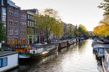 AMSTERDAM, NETHERLANDS - 10 Kasım 2014 'te Amsterdam, Hollanda, Avrupa' da güzel evler.