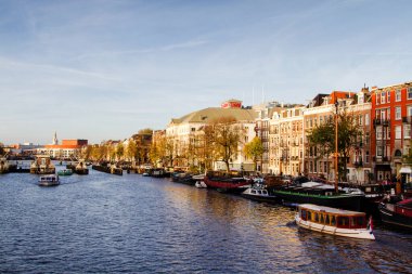 AMSTERDAM, NETHERLANDS - 10 Kasım 2014 'te Amsterdam, Hollanda, Avrupa' da güzel evler.