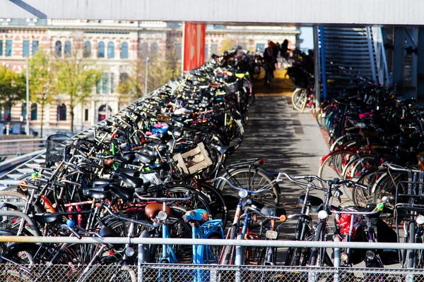 Aparcamiento Para Bicicletas Pocos Pisos Ámsterdam Países Bajos —  Fotos de Stock