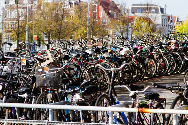 Aparcamiento Para Bicicletas Pocos Pisos Ámsterdam Países Bajos —  Fotos de Stock