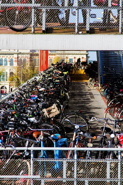 Aparcamiento Para Bicicletas Pocos Pisos Ámsterdam Países Bajos —  Fotos de Stock