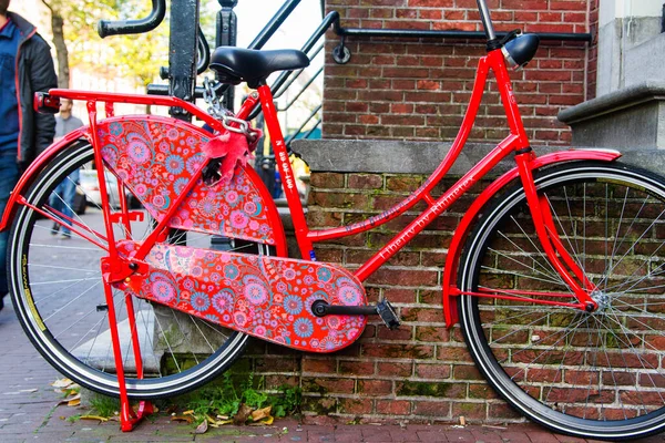 Traditionell Holländsk Cykel Parkerad Längst Fram Amsterdam Nederländerna — Stockfoto