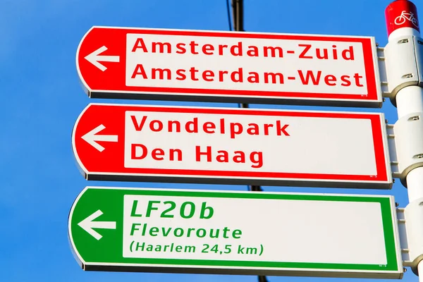 Guía Carriles Bici Cartel Blanco Con Nombres Ciudades Países Bajos —  Fotos de Stock