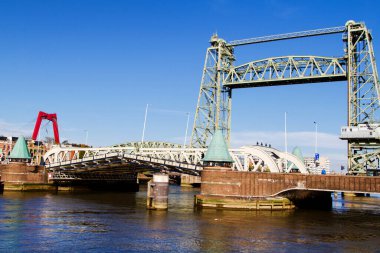 Rotterdam, Hollanda 'da köprü çiz