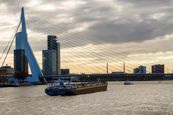 Rotterdão Países Baixos Novembro Barca Navio Porta Contentores Roterdão Países — Fotografia de Stock