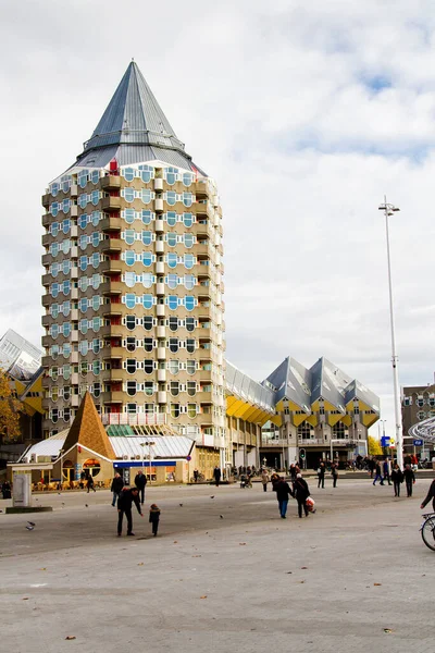 Rotterdam Países Bajos Noviembre Torre Lápiz Casas Cubos Centro Ciudad —  Fotos de Stock