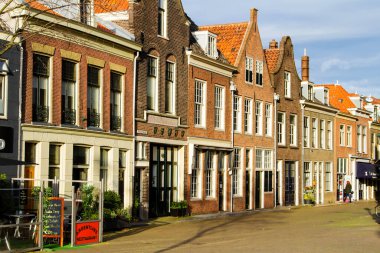 DELFT, NETHERLANDS - 10 Kasım 2014: Markt 'ın şehir manzarası (merkez kare). Delft - güzel korunmuş tarihi şehir - Orta Çağ Delft kırsal bir köyden bir şehre geliştirildi.